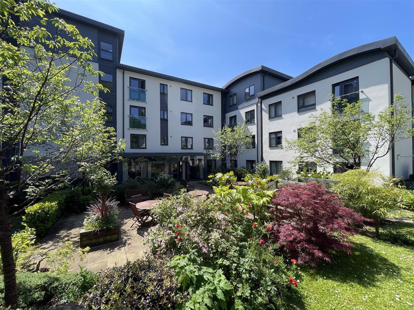 1 bed property in St. Clements Hill, Truro